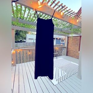 Everlane, Size 4 - Relaxed Black Midi Dress with built in slip.